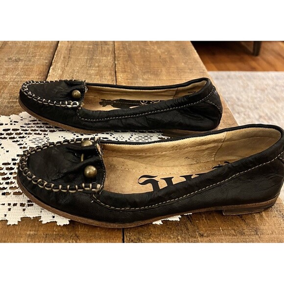 Lucchese Boot Co Women's Button Loafer Moccasins size 7.5 M Black Leather Shoes - Picture 2 of 9